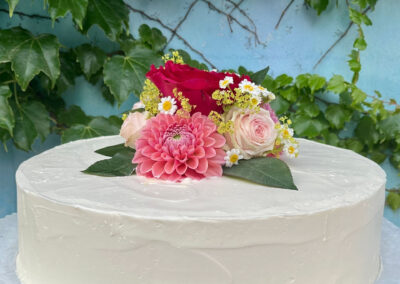 Cake with fresh flowers, Ceres Bakery